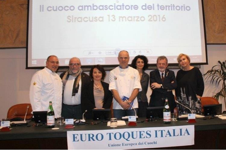 da sinistra: Maurizio Urso, Luigi Franchi, Teresa Gasbarro, Enrico Derflingher, Clara Minissale, Alberto Lupini ed Elsa Mazzolini